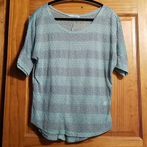 Short sleeve loose fitting top